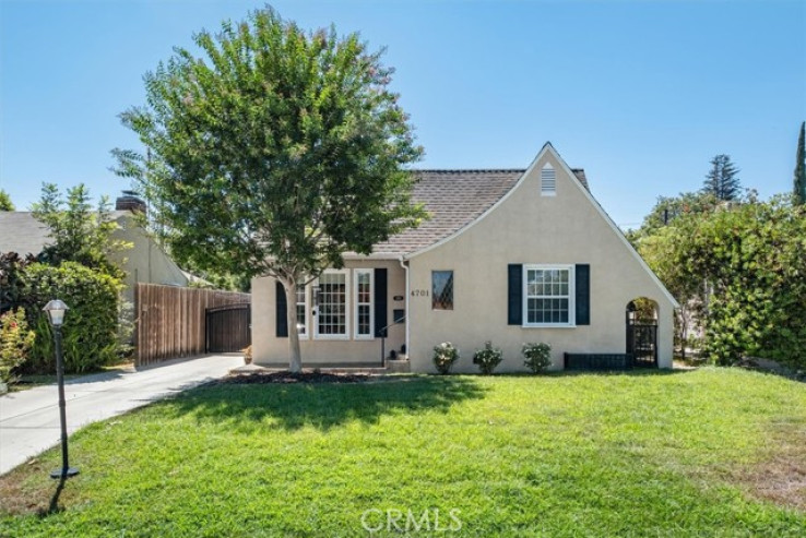 Residential Home in Toluca Lake