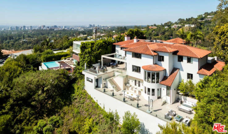 Residential Home in Beverly Hills Post Office