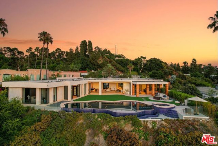 Residential Home in Beverly Hills