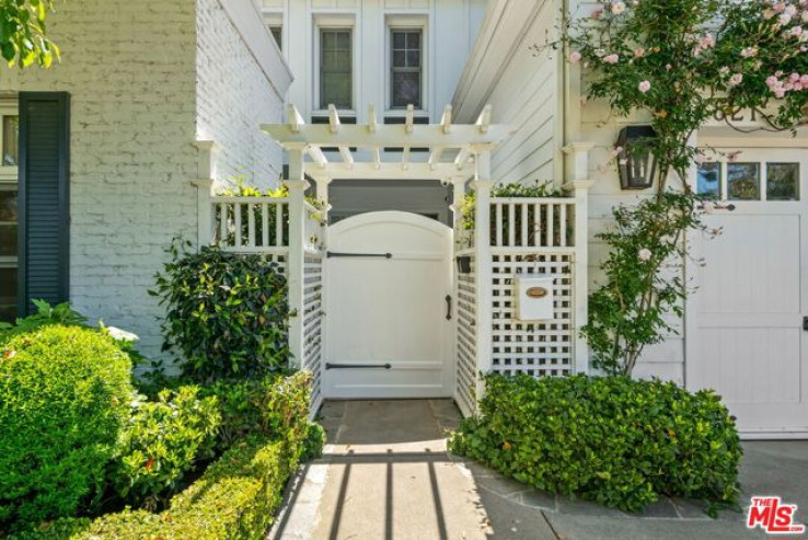 Residential Home in Pacific Palisades