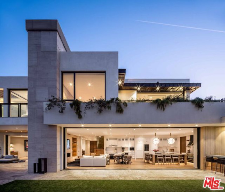 6 Bed Home for Sale in Los Angeles, California