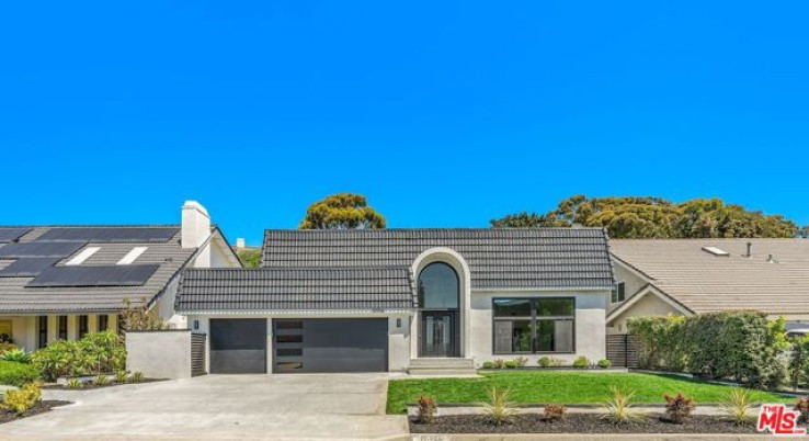 Residential Home in San Juan South