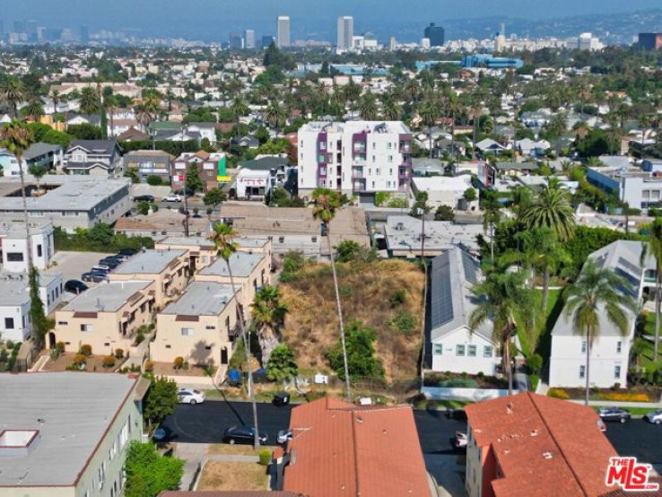 Land in Hancock Park-Wilshire