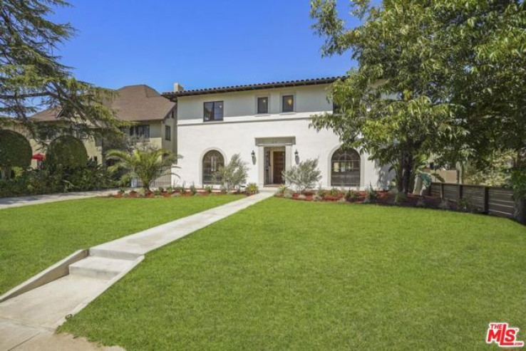 5 Bed Home for Sale in Los Angeles, California