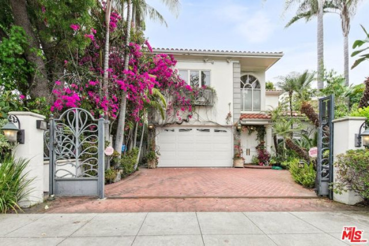 Residential Home in Beverly Hills