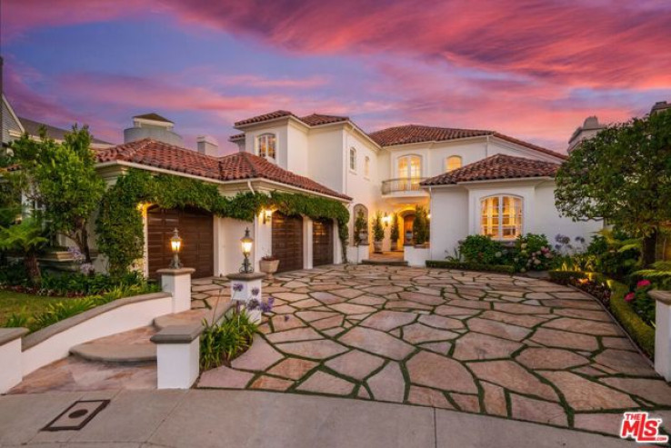 Residential Home in Pacific Palisades