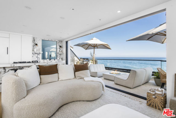 Residential Home in Malibu Beach