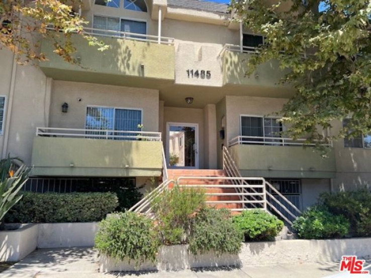 2 Bed Home to Rent in Studio City, California