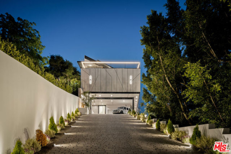 Residential Home in Bel Air - Holmby Hills