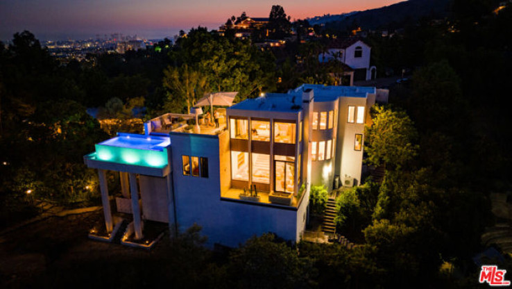 Residential Lease in Sunset Strip - Hollywood Hills West