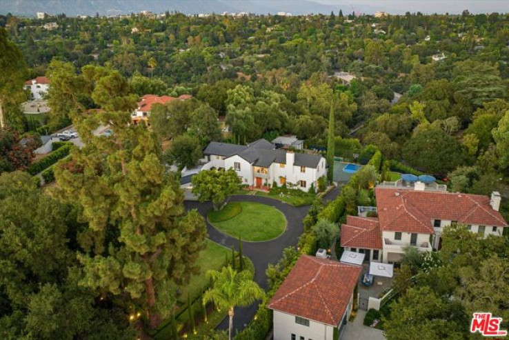 Residential Home in Pasadena (SW)