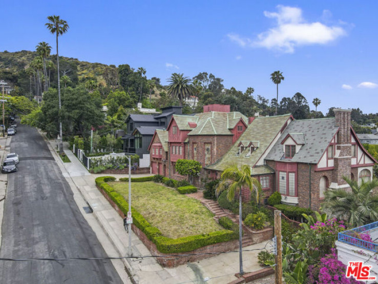 Residential Home in Sunset Strip - Hollywood Hills West