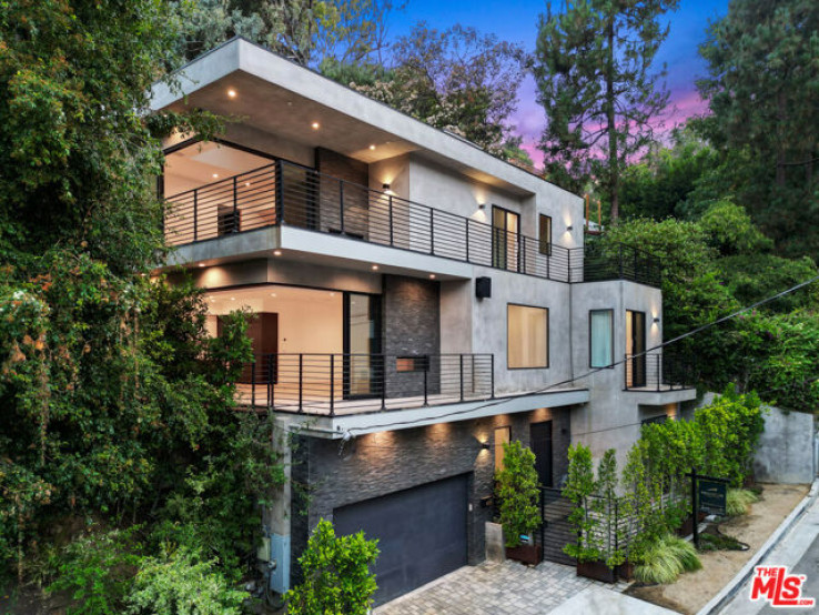 Residential Home in Sunset Strip - Hollywood Hills West