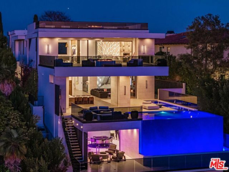 7 Bed Home for Sale in Los Angeles, California