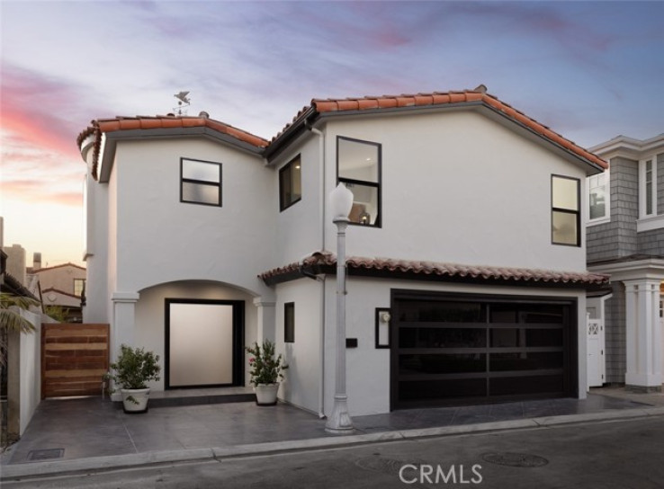 Residential Home in West Newport - Lido