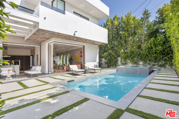 Residential Lease in West Hollywood Vicinity