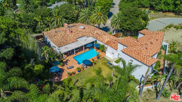 Residential Home in Beverly Hills Post Office