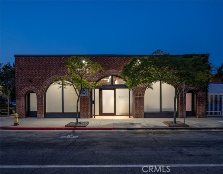 Commercial Sale in Glendale-South of 134 Fwy