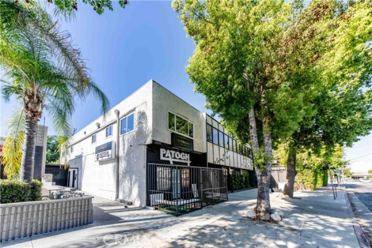  Commercial for Sale in Woodland Hills, California