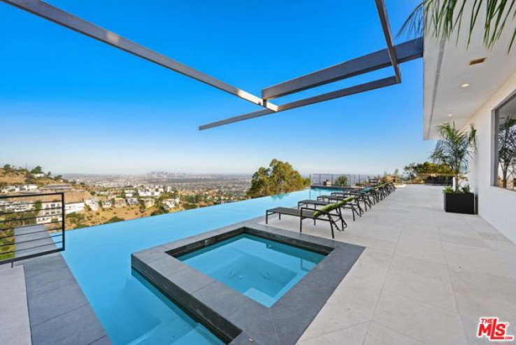 Residential Lease in Sunset Strip - Hollywood Hills West