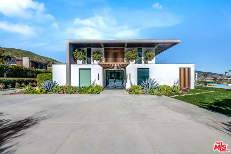 5 Bed Home to Rent in Malibu, California