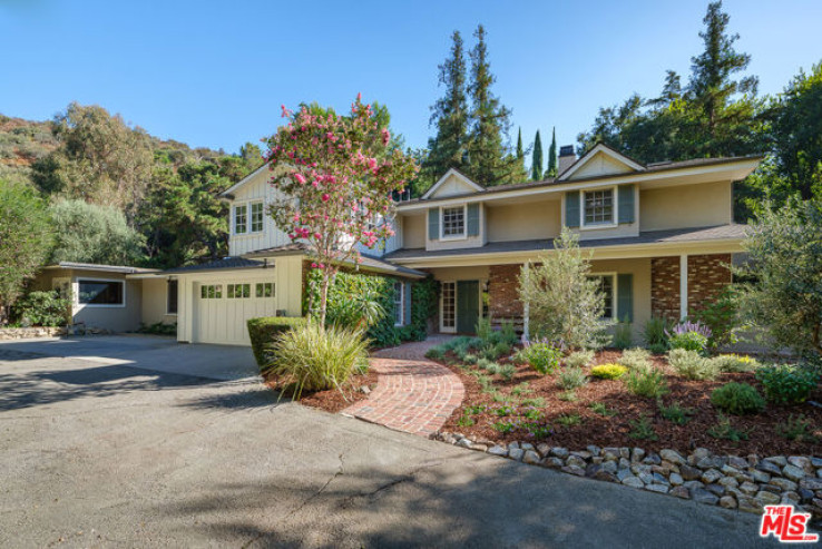 6 Bed Home for Sale in Los Angeles, California