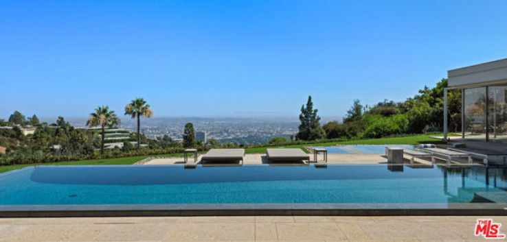 7 Bed Home to Rent in Beverly Hills, California