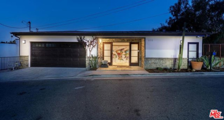 Residential Home in Hollywood Hills East