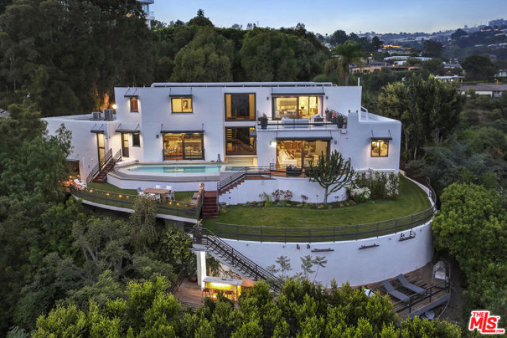 6 Bed Home for Sale in Beverly Hills, California