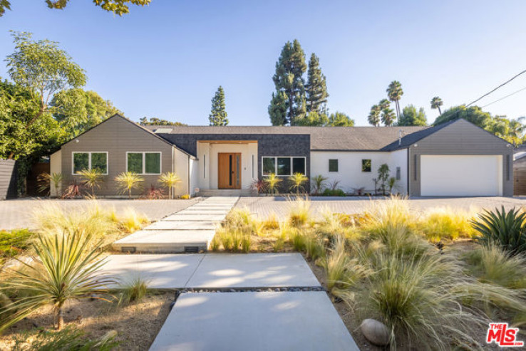 Residential Home in Woodland Hills