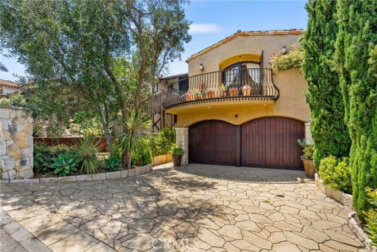 Residential Home in Laguna Village