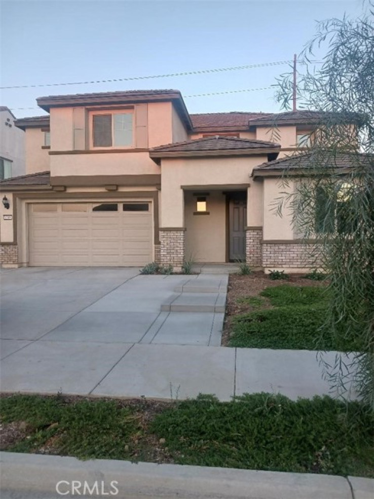 5 Bed Home to Rent in Perris, California