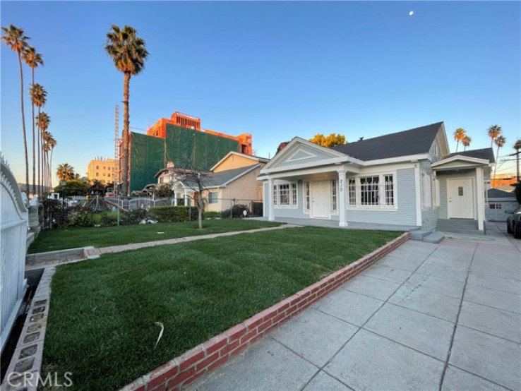 Residential Home in Mid-Wilshire