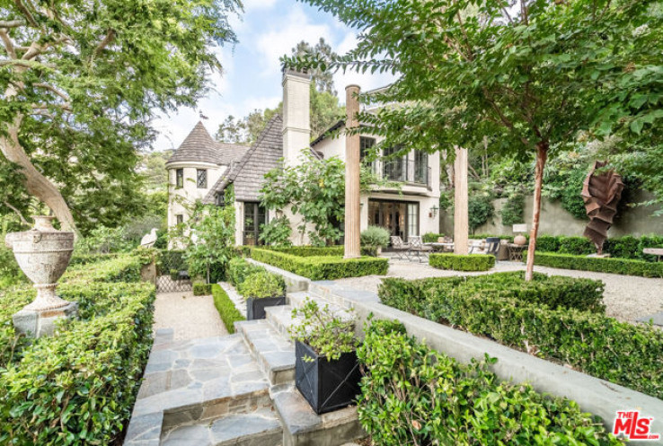 Residential Home in Sunset Strip - Hollywood Hills West