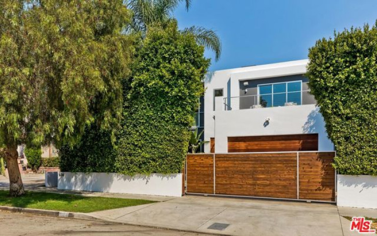 Residential Home in West Hollywood Vicinity