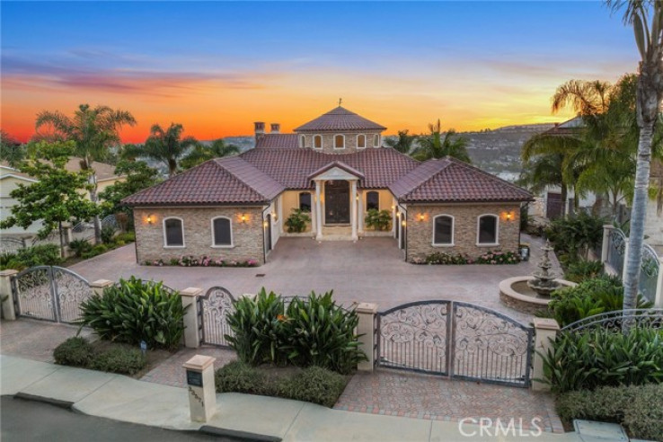 Residential Home in San Juan South