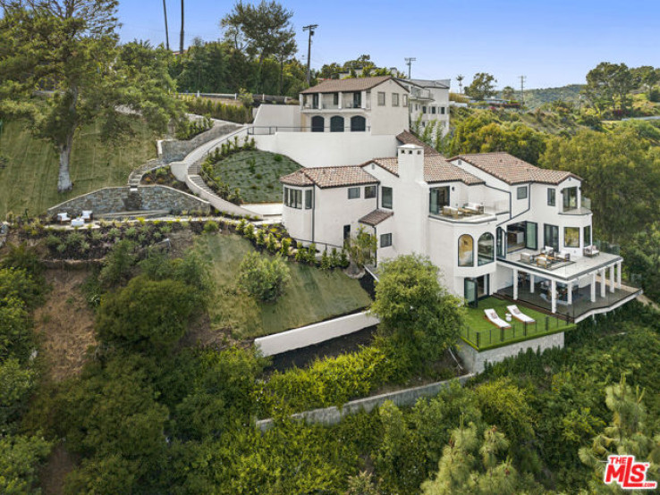 Residential Home in Beverly Hills Post Office