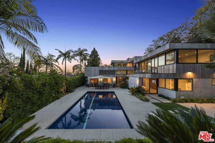 Residential Home in Beverly Hills Post Office