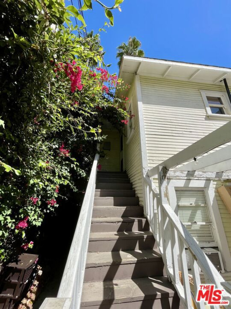 2 Bed Home to Rent in West Hollywood, California