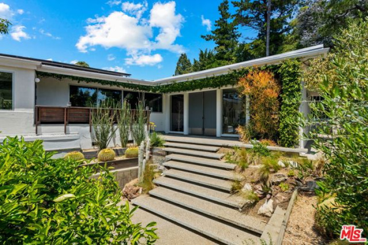 Residential Home in Sunset Strip - Hollywood Hills West