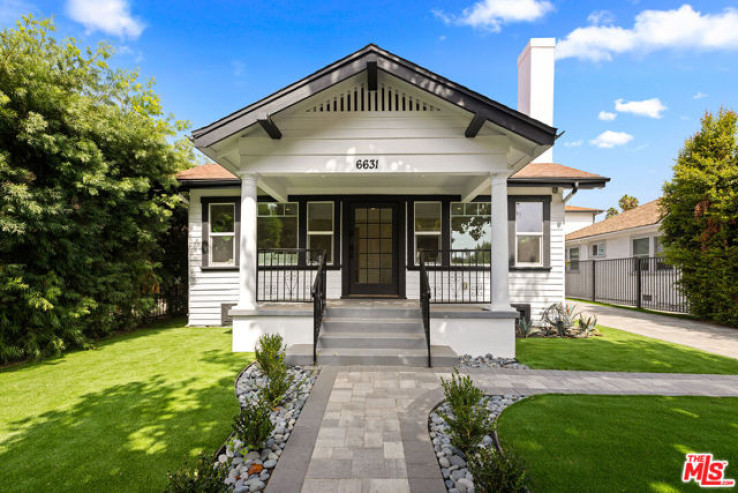 Residential Home in Hollywood