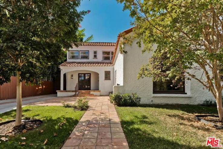 Residential Home in Beverly Hills