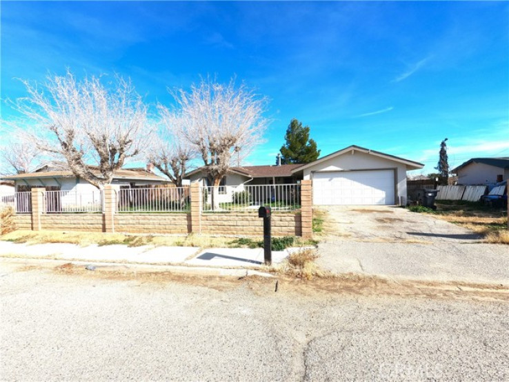 4 Bed Home to Rent in California City, California