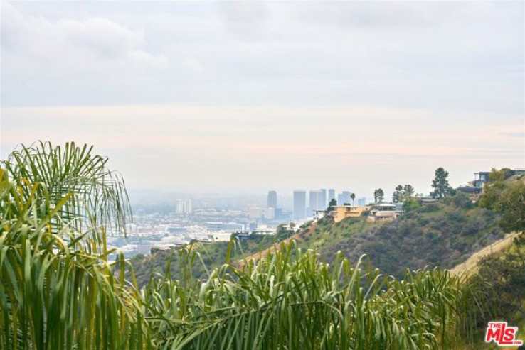 Residential Home in Sunset Strip - Hollywood Hills West