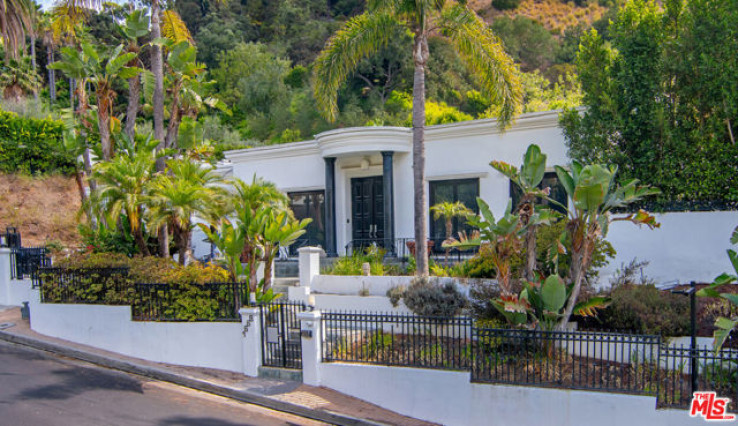 Residential Home in Sunset Strip - Hollywood Hills West