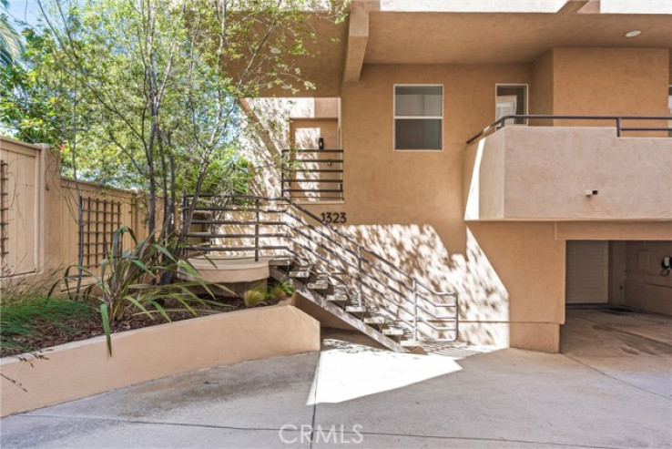 Residential Home in Manhattan Bch Heights/Lib Vlg