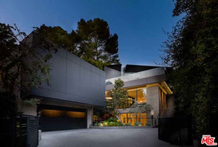 Residential Home in Sunset Strip - Hollywood Hills West