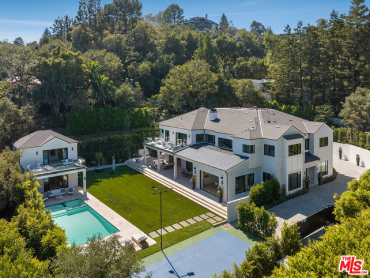 6 Bed Home for Sale in Los Angeles, California