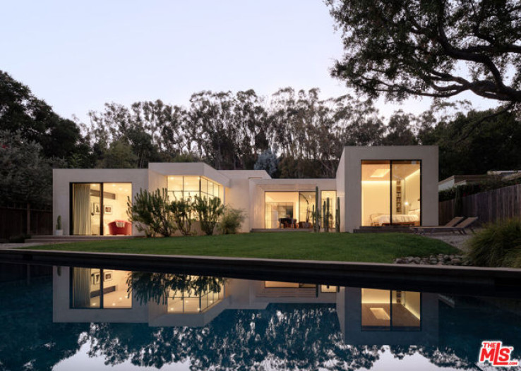 Residential Home in Pacific Palisades