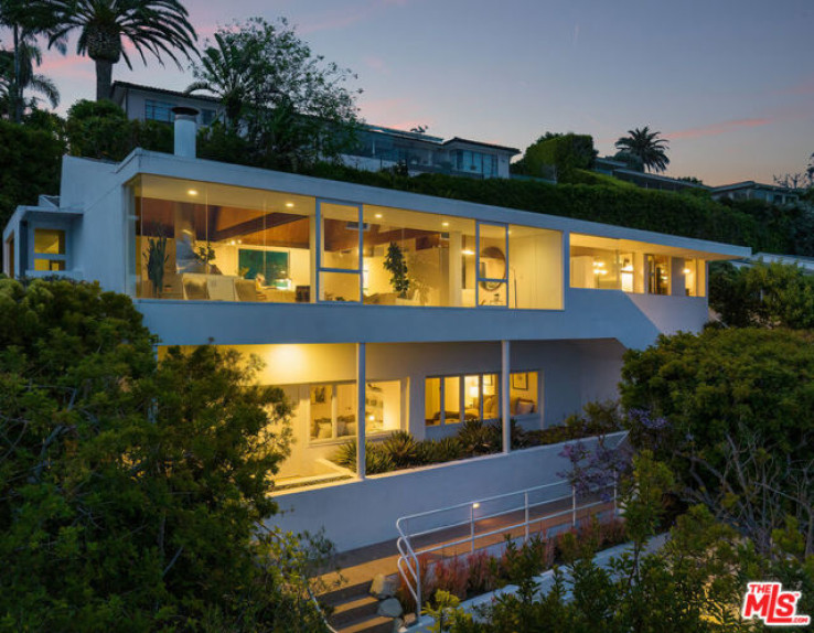 Residential Home in Pacific Palisades